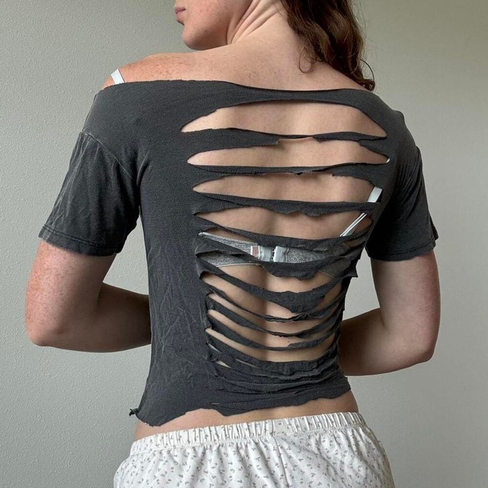 Y2k cutout tiger graphic off the shoulder tee - Picture 2 of 7